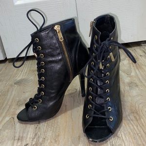 Lace up booties Steve Madden